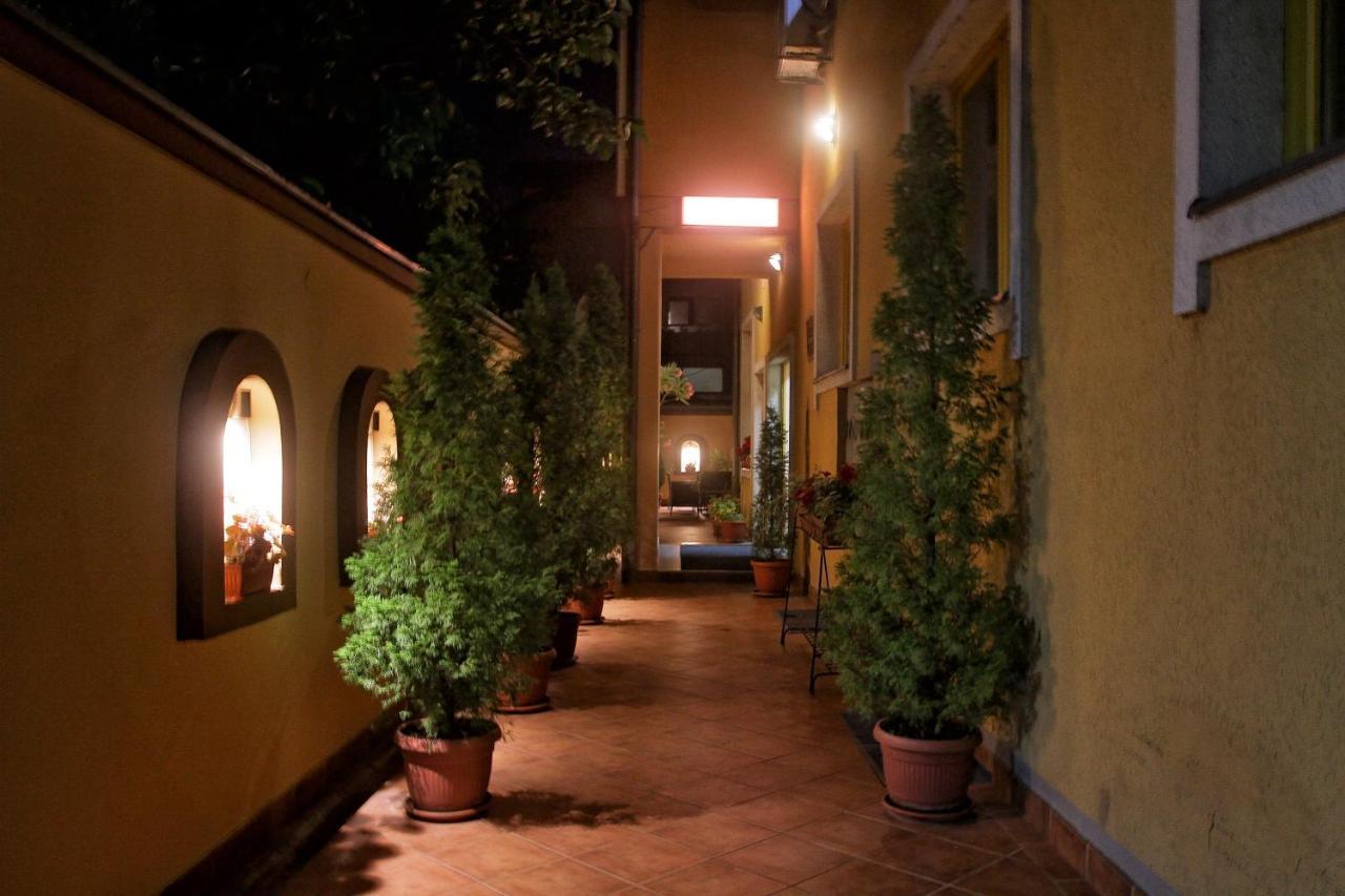 B&B Vila Tamaris ซาเยชาร์ ภายนอก รูปภาพ