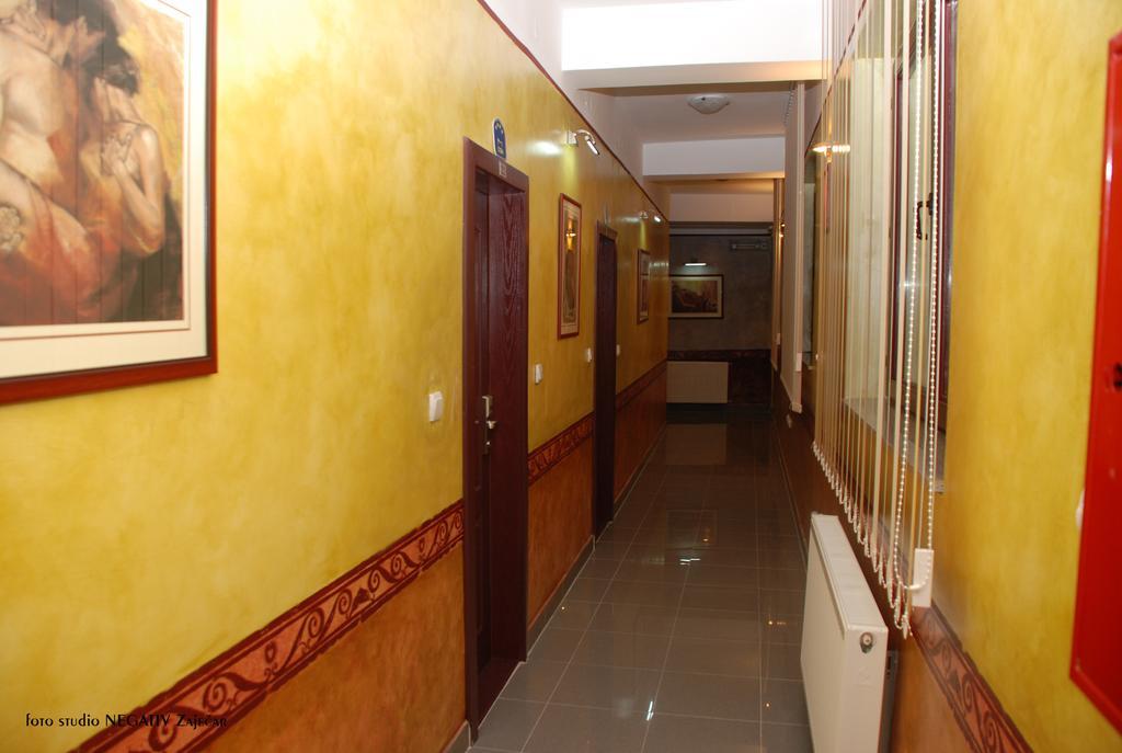 B&B Vila Tamaris ซาเยชาร์ ภายนอก รูปภาพ